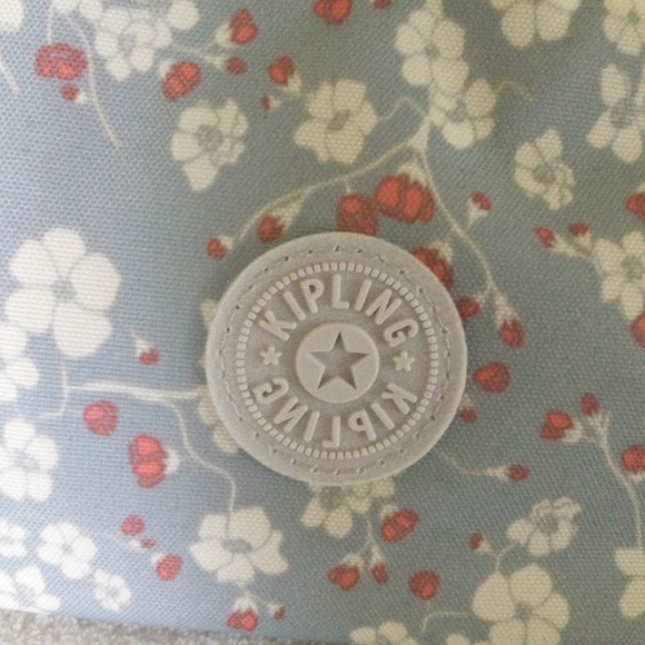 ⛔️SOLD⛔️ KIPLING Fresh Floral Garden Waist Pack - Picture 2 of 12